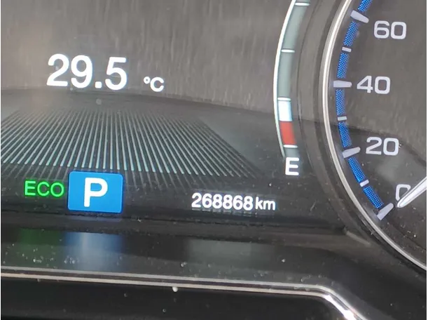 Car image 18