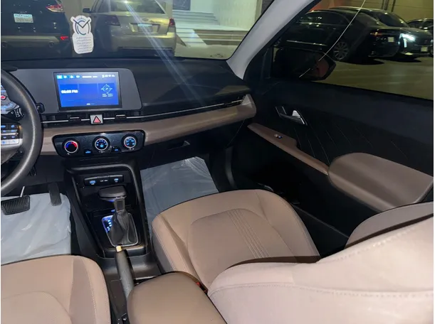 Car image 14