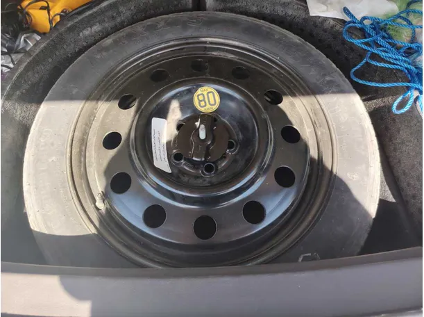 Car image 23