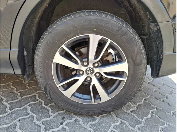 Car image 9