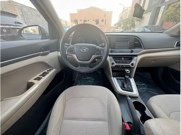 Car image 16