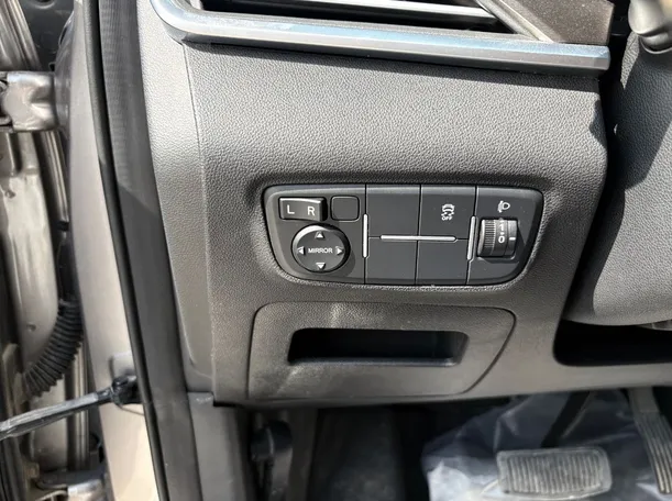 Car image 26