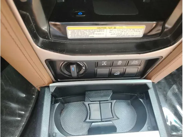 Car image 24