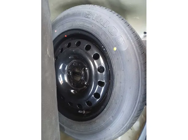 Car image 24