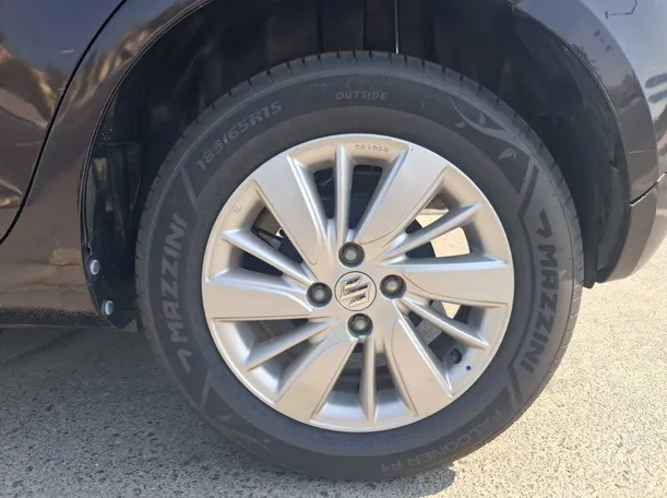 Car image 9