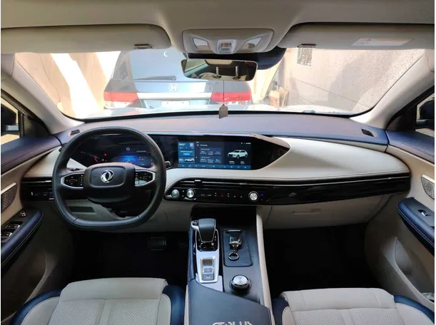Car image 18
