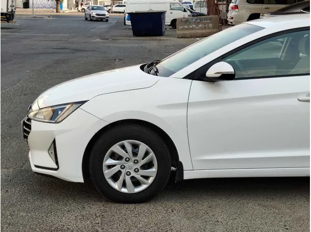 Car image 9