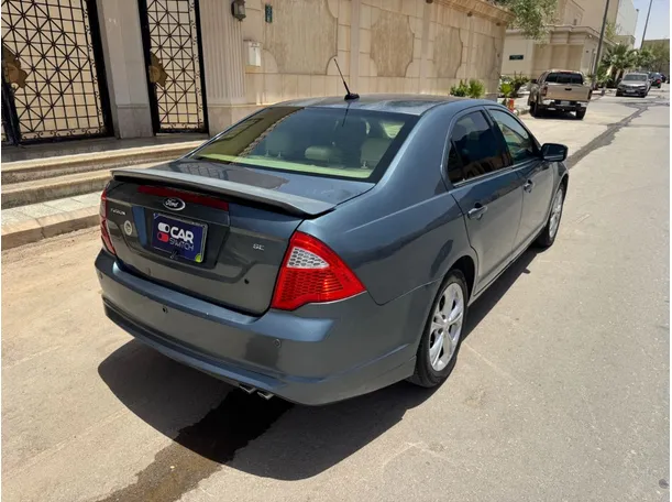 Car image 5