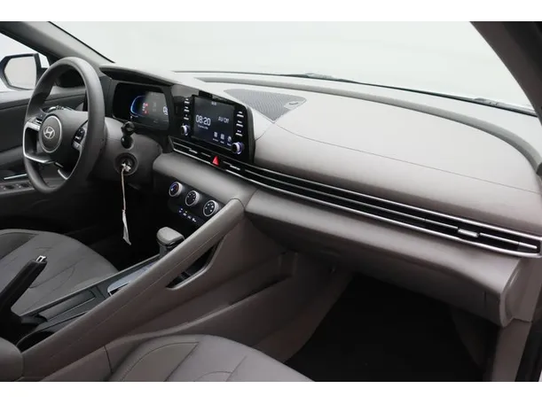 Car image 10