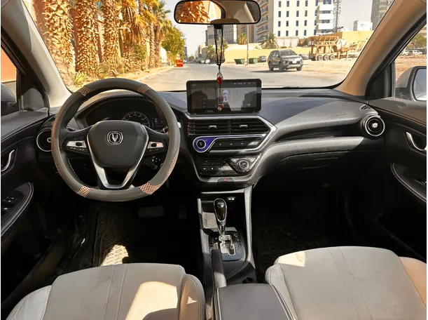 Car image 16