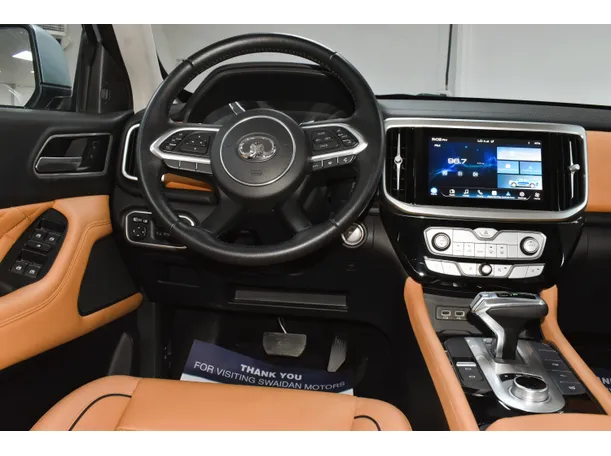 Car image 13