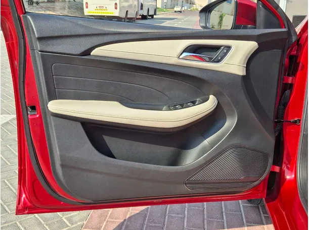Car image 10