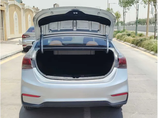 Car image 24