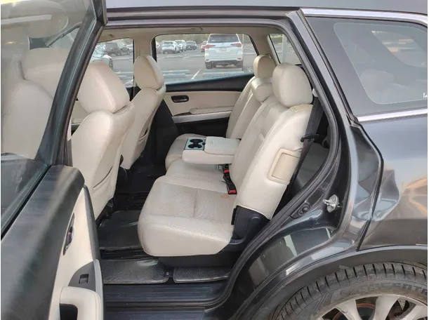 Car image 14