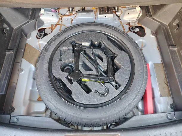 Car image 32