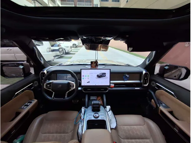 Car image 14