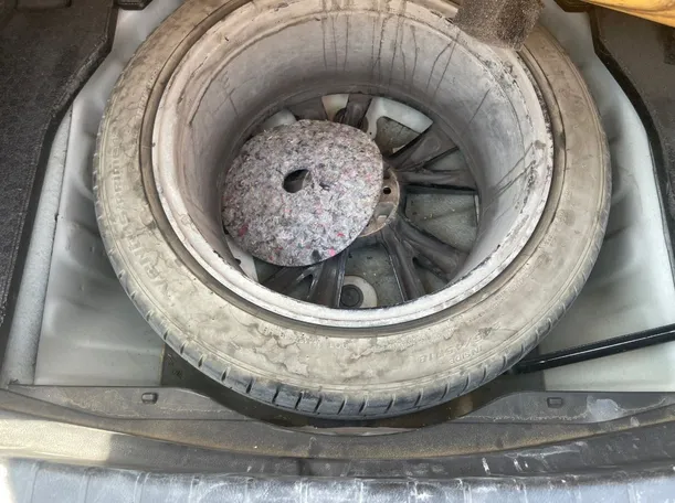 Car image 24