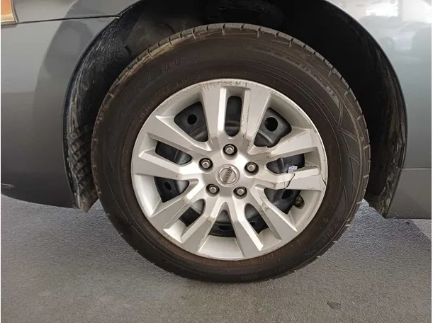 Car image 9
