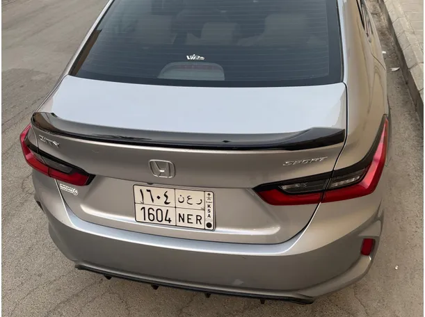 Car image 4
