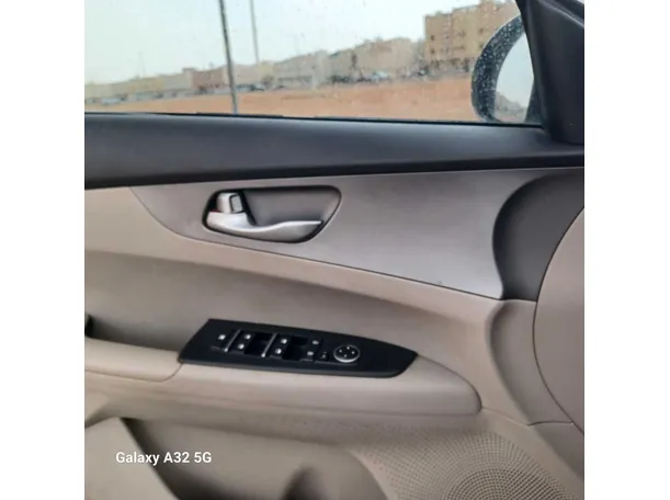 Car image 28