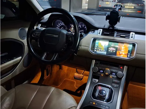 Car image 17