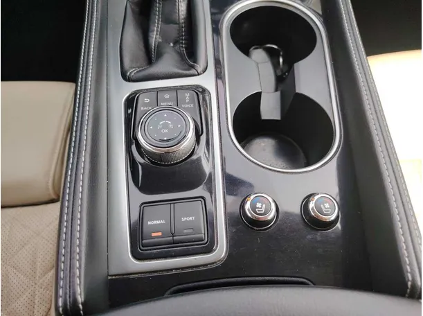 Car image 20