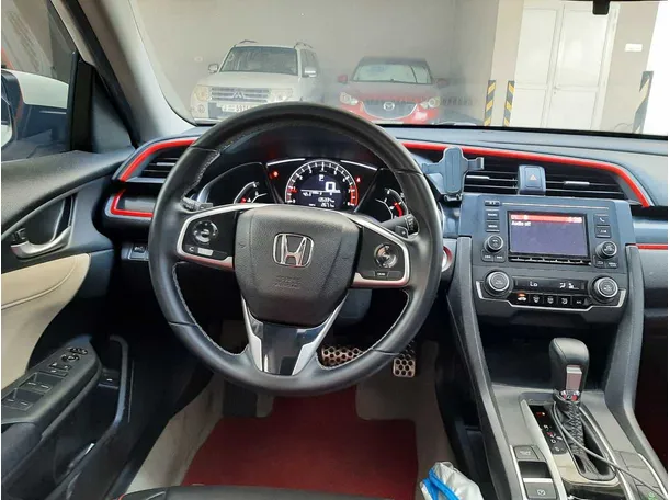 Car image 11