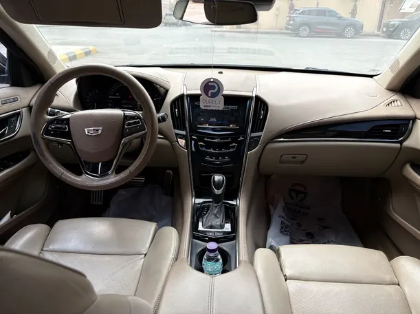 Car image 18