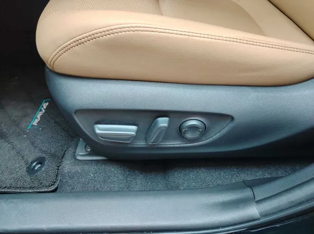 Car image 37