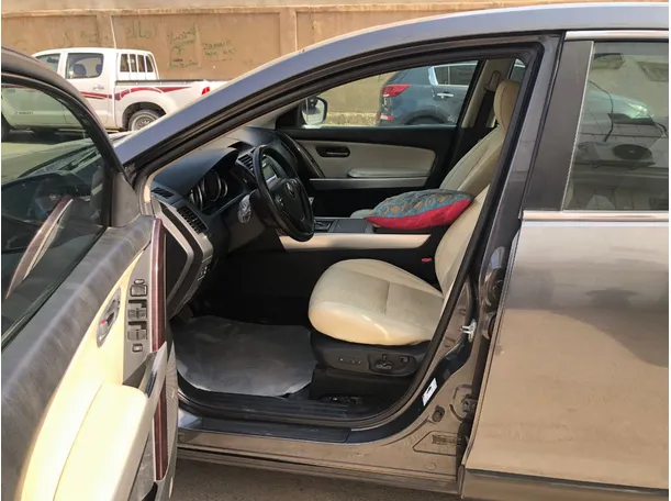 Car image 12
