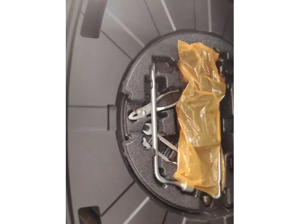 Car image 32
