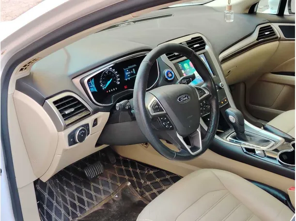 Car image 12