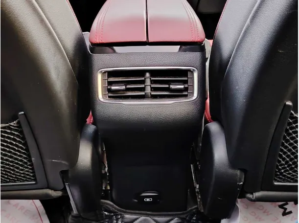 Car image 32