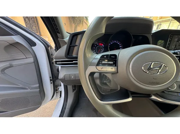 Car image 18