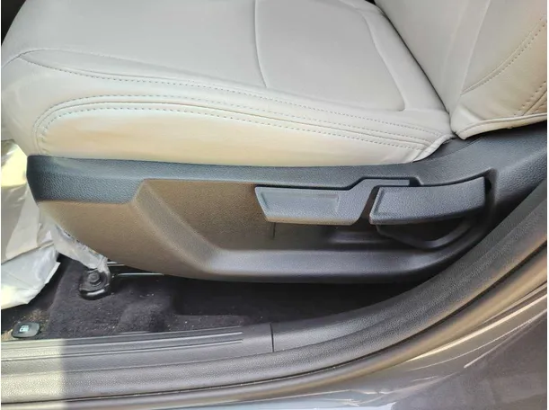 Car image 40
