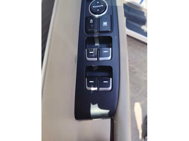 Car image 28