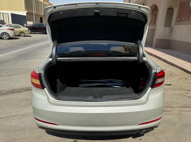 Car image 20
