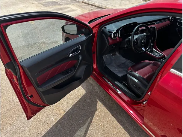 Car image 10