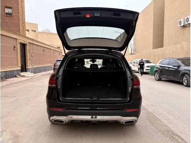 Car image 25