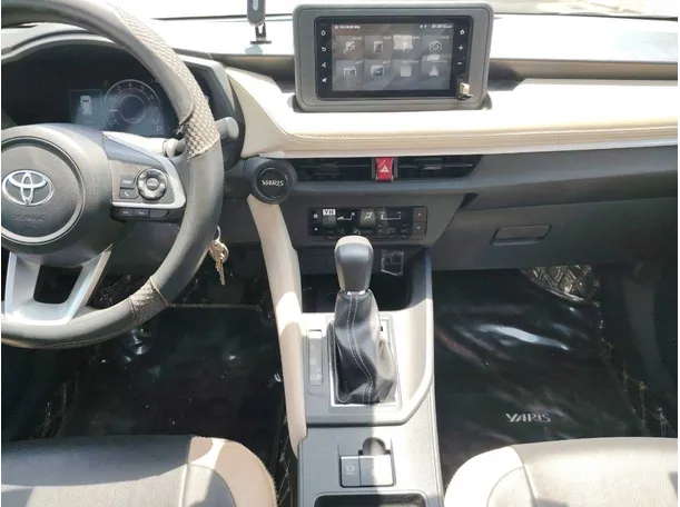 Car image 17