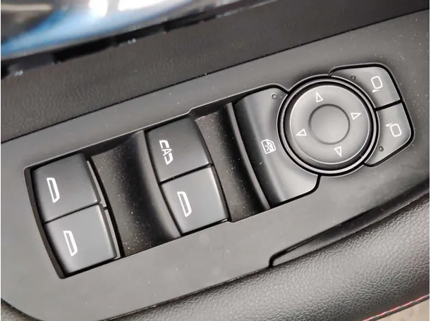 Car image 32