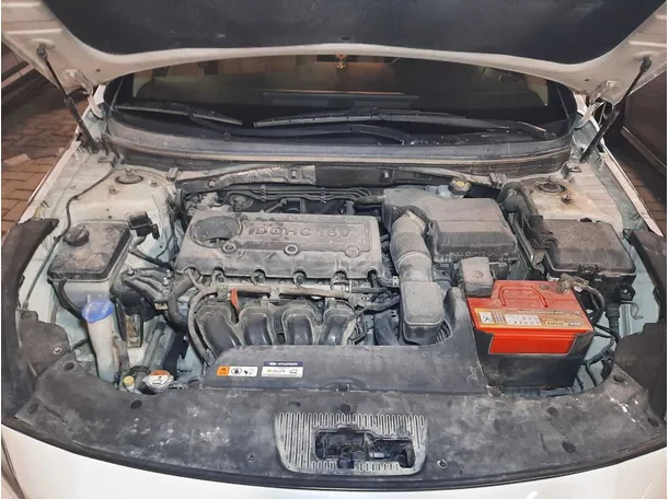 Car image 19