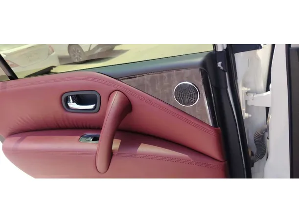 Car image 30
