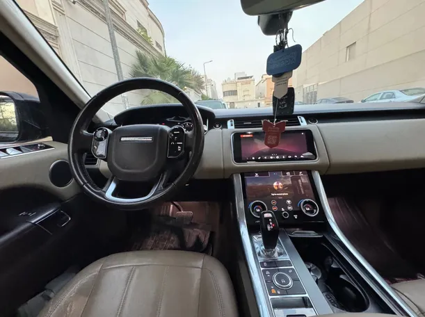Car image 17
