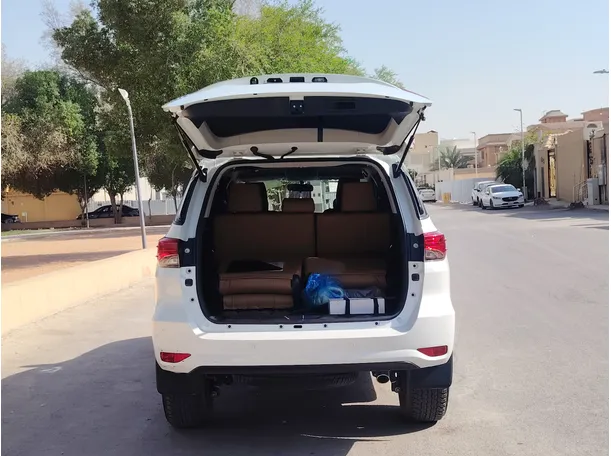 Car image 26