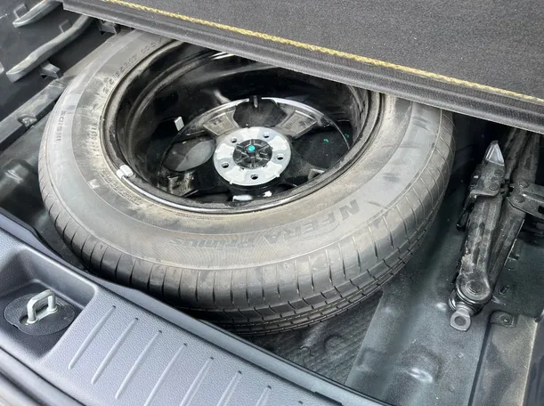 Car image 25