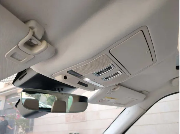 Car image 40