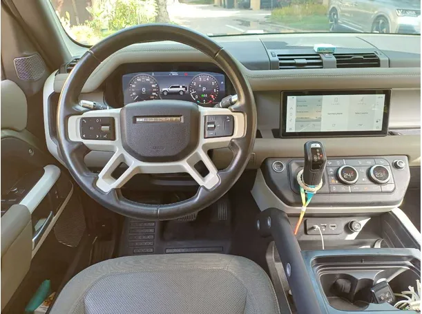 Car image 17