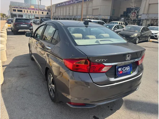 Car image 7