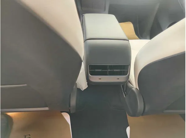 Car image 29